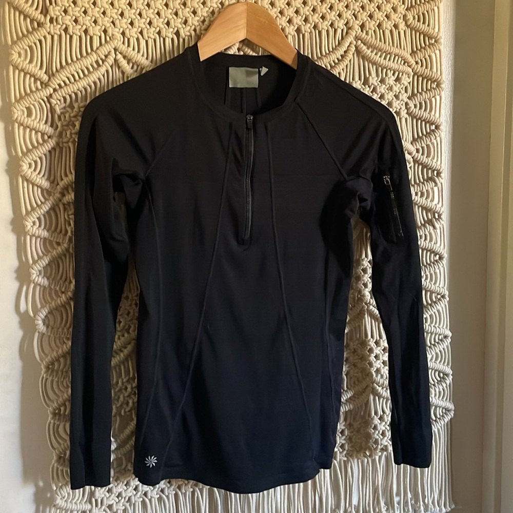 Athleta long sleeve athletic half zip shirt, size xxs, great condition.